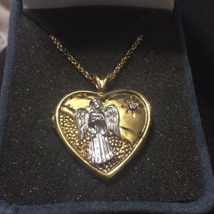 Angle locket
